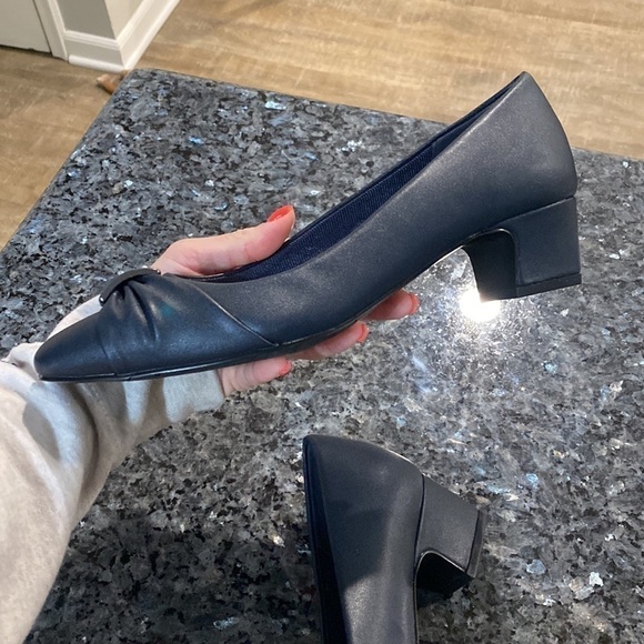 NWOT East Street Navy Pump round toe block heels | Size 8 1/2 - Picture 10 of 10